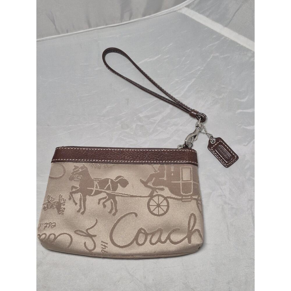 💥 Coach Horse & Carriage sateen pleated brown wristlet Y2k
